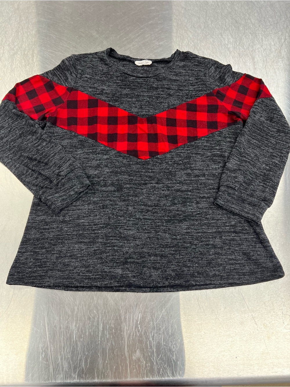 Cream n Sugar Long-Sleeve Charcoal Top with Red Plaid Chevron Women’s XL